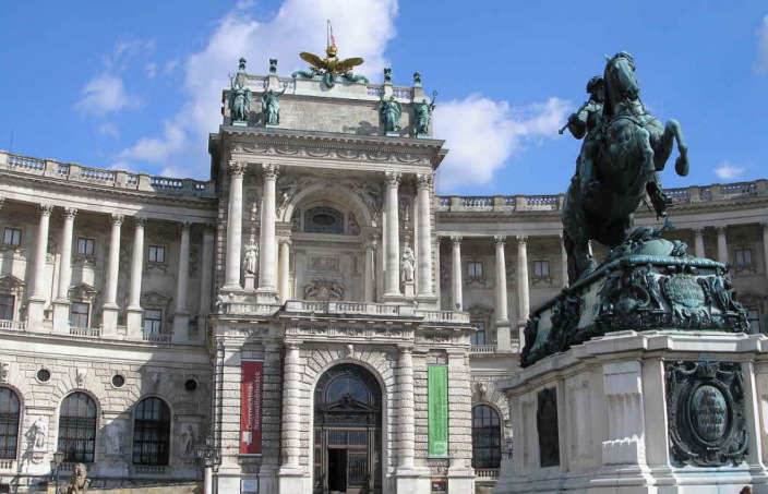 オーストリアのホーフブルグ宮殿にある国立図書館